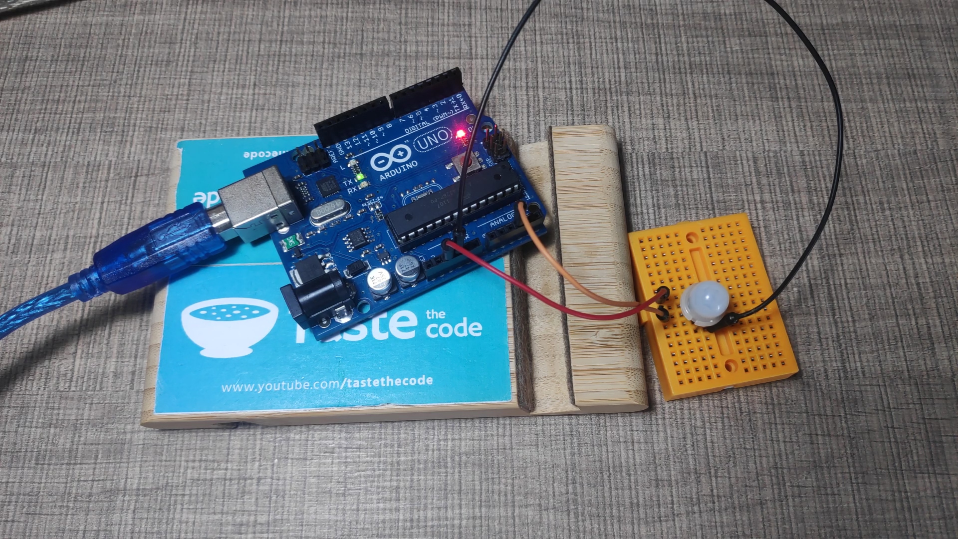 Wiring the PIR element to Arduino