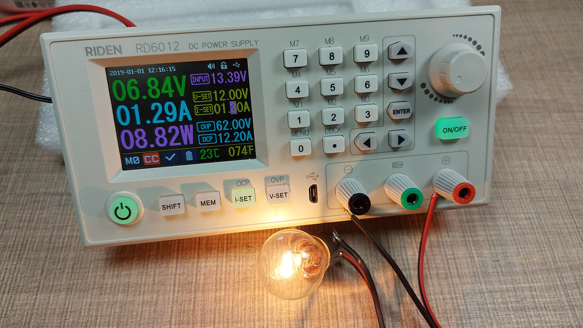 The RD6012 module powers a 21W light bulb with a current limit