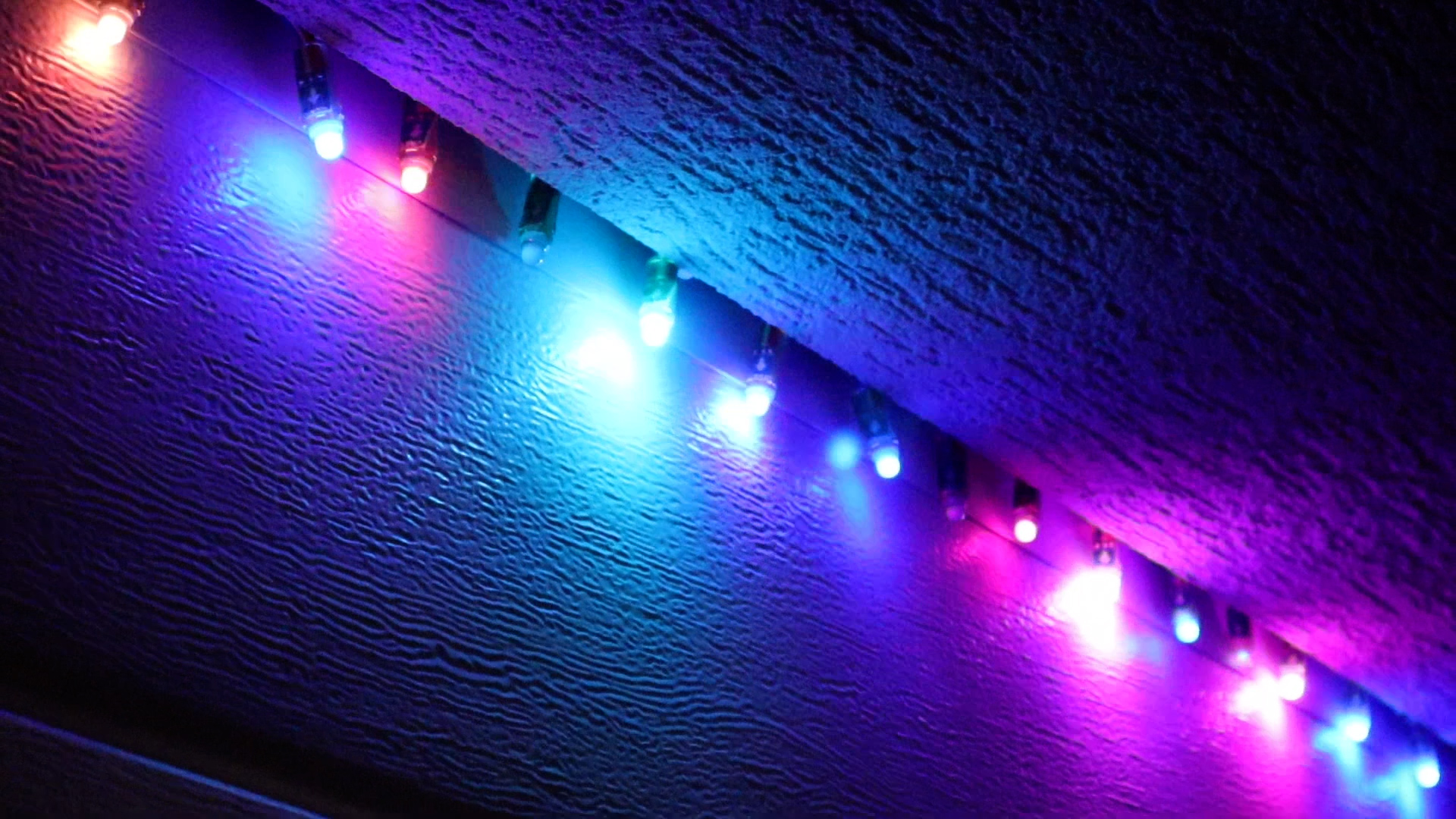 I made WLED Christmas lights for my garage door
